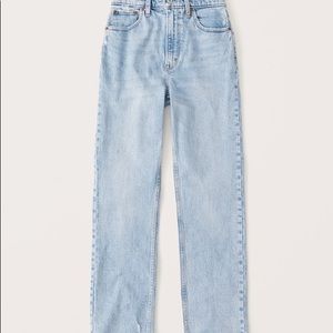 Abercrombie 90s Curve Love Straight Ultra High Rise Jeans in Light (SHORT SIZE)